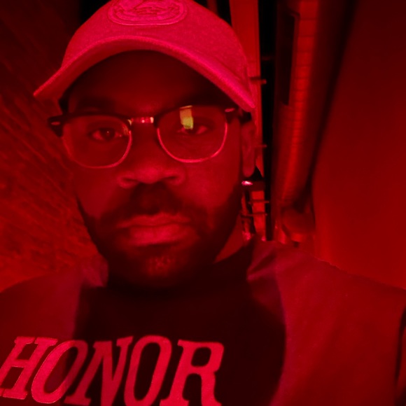 Meet your Posher, Dee - Picture 2 of 4